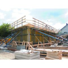  Geländerpfosten müba-Geländerpfosten zum Aufschrauben mit geschlossenen Bretthaltern, Länge 1040 mm, Rohrdurchmesser Ø38 mm, lackiert 12444351