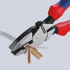  Kraft-Kombizangen "Lineman's Pliers" amerikanisches Modell KNIPEX 09 02 240 T Kraft-Kombizange "Lineman's Pliers" mit Befestigungsöse amerikanisches Modell mit Mehrkomponenten-Hüllen, mit integrierter Befestigungsöse zum Anbringen einer Absturzsicherung schwarz atramentiert 240 mm 12381057