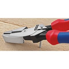  Kraft-Kombizangen "Lineman's Pliers" amerikanisches Modell KNIPEX 09 02 240 T Kraft-Kombizange "Lineman's Pliers" mit Befestigungsöse amerikanisches Modell mit Mehrkomponenten-Hüllen, mit integrierter Befestigungsöse zum Anbringen einer Absturzsicherung schwarz atramentiert 240 mm 12381057