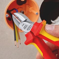  Isolierte Werkzeuge Seitenschneider KNIPEX 70 06 160 Seitenschneider isoliert mit Mehrkomponenten-Hüllen, VDE-geprüft verchromt 160 mm 12381278