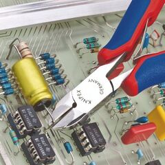  Elektronik-Seitenschneider mit eingesetzter Hartmetallschneide KNIPEX 77 02 135 H Elektronik-Seitenschneider mit eingesetzter Hartmetallschneide mit Mehrkomponenten-Hüllen 135 mm 12380583