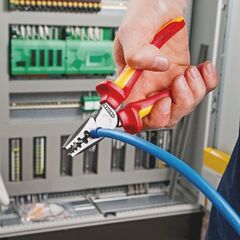  Crimpzangen Crimpzangen für Aderendhülsen mit Dorn-Crimp KNIPEX 97 78 180 T Crimpzange für Aderendhülsen isoliert mit Mehrkomponenten-Hüllen, VDE-geprüft; mit integrierter isolierter Befestigungsöse zum Anbringen einer Absturzsicherung 180 mm 12380633