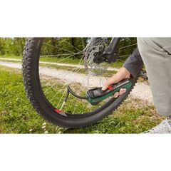  Akku-Geräte Kabelfreie Helfer für Haus und Garten Bosch Akku-Druckluftpumpe EasyPump 12377609