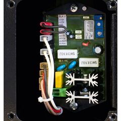  Generator-Optionen AVR-Regelung für Stromerzeuger von 1-44 kVA ELMAG AVR-Regelung f. Stromerzeuger v. 3 bis 8 kVA (nur als Option b.ELMAG-Neugeräten bestellbar, nicht nachrüstbar) 12423762