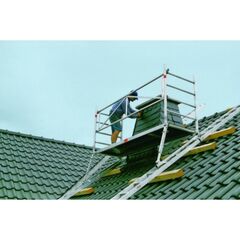  Alu-Dachkamingerüst Alu-Dachkamingerüst müba-Aluminium-Dachkamingerüst Typ DK 1, einseitig aufgebaut mit einer Arbeitsbühne 12444671