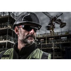  Persönliche Schutzausrüstung Schutzbrillen Milwaukee Schutzbrille getönt 12443429