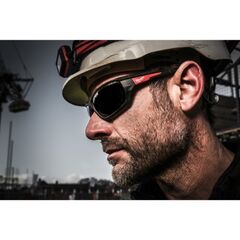  Persönliche Schutzausrüstung Schutzbrillen Milwaukee Performance Schutzbrille getönt 12443422