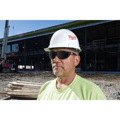  Persönliche Schutzausrüstung Schutzbrillen Milwaukee High Performance Schutzbrille mit Schaumstoffauflage getönt 12443420