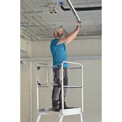  Stationäre Treppen, Überstiege und Podesttreppen Hymer Podesttreppe fahrbar, beidseitig begehbar, 2x3 Stufen, Standhöhe 0,73 m 12379389