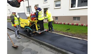 Die Revolution im Asphalteinbau: Mini-Fertiger AFW 150-2 von Ammann