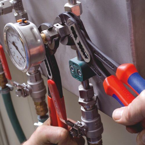  KNIPEX Alligator® Wasserpumpenzangen KNIPEX 88 02 250 Alligator® Wasserpumpenzange mit schlanken Mehrkomponenten-Hüllen schwarz atramentiert 250 mm 12381194