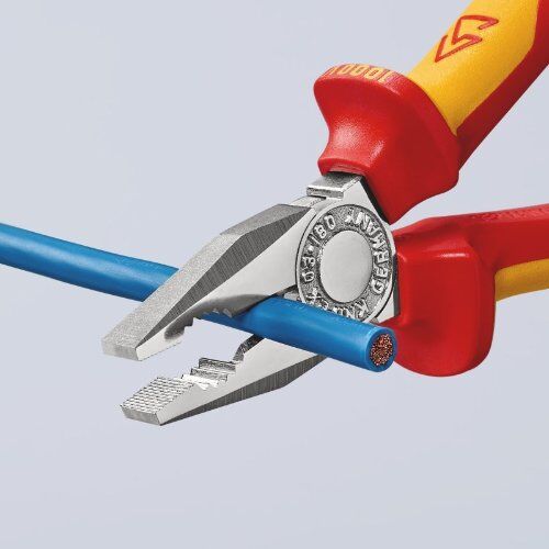  Kombizangen Kombizangen KNIPEX 03 06 180 T Kombizange isoliert mit Mehrkomponenten-Hüllen, VDE-geprüft; mit integrierter isolierter Befestigungsöse zum Anbringen einer Absturzsicherung verchromt 180 mm 12381020