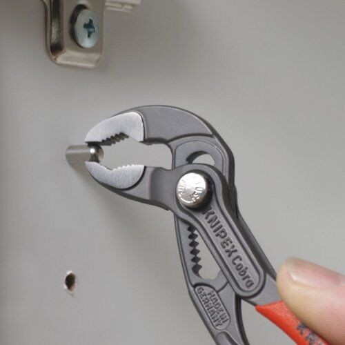  KNIPEX Cobra® Hightech-Wasserpumpenzangen KNIPEX 87 01 125 Cobra® Hightech-Wasserpumpenzange mit rutschhemmendem Kunststoff überzogen grau atramentiert 125 mm 12380279