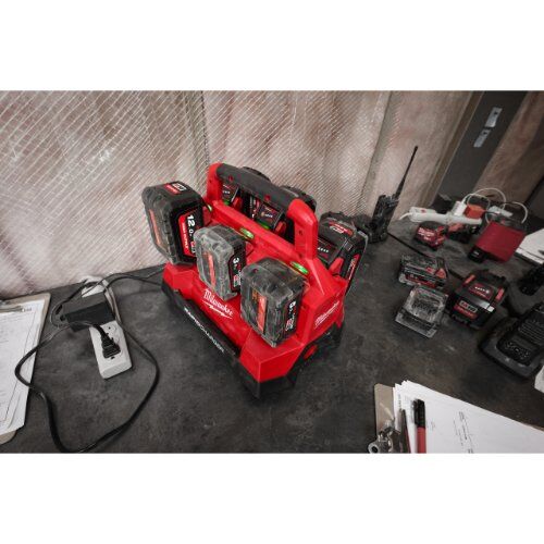  Akkus und Ladegeräte Ladegeräte Milwaukee PACKOUT Schnellladegerät 6-fach 12463409